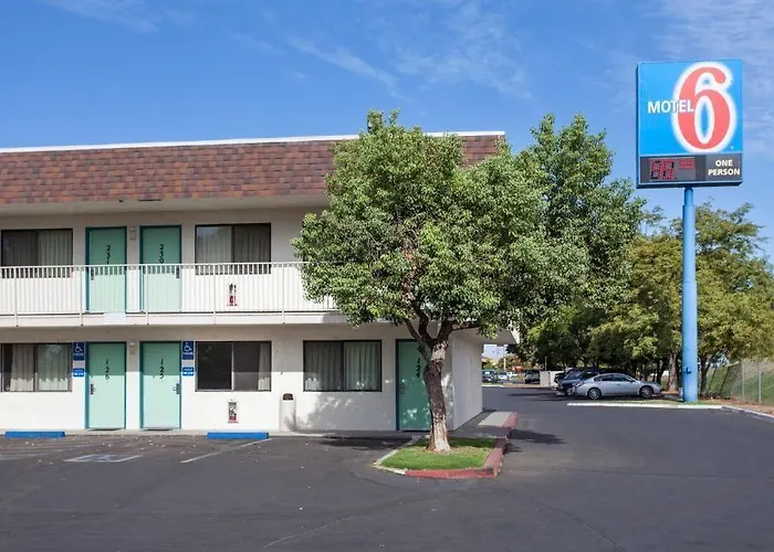 Super 8 By Wyndham Turlock