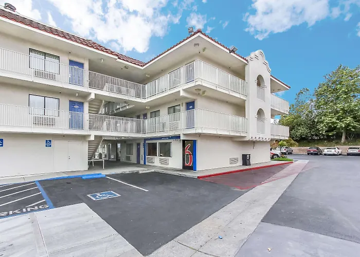 Hotel B5 -Watsonville