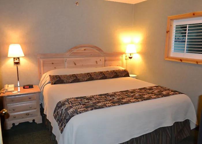 Crooked River Lodge
