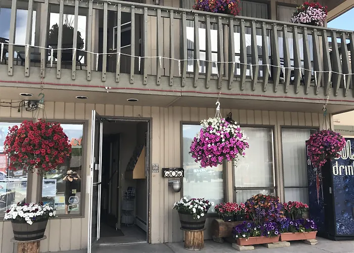 Snowshoe Motel
