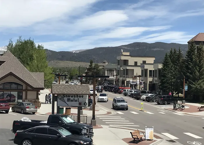 Snowshoe Motel