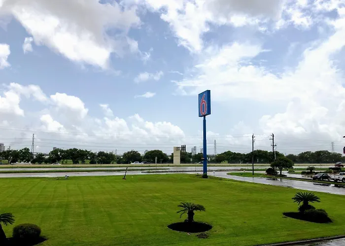 Motel 6-Clute, Tx