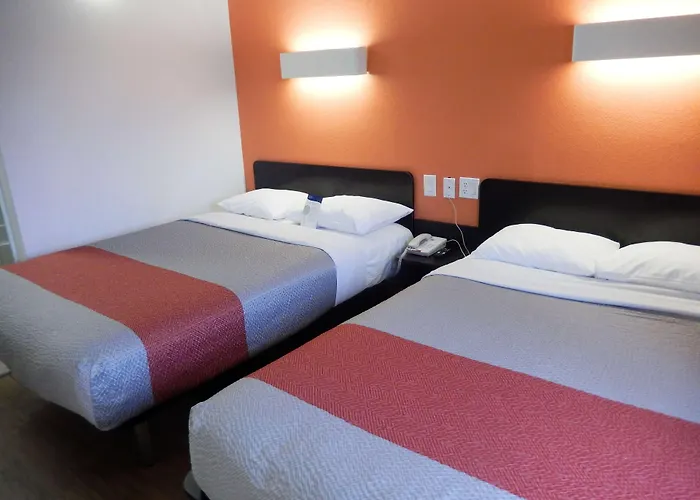 Motel 6-Clute, Tx