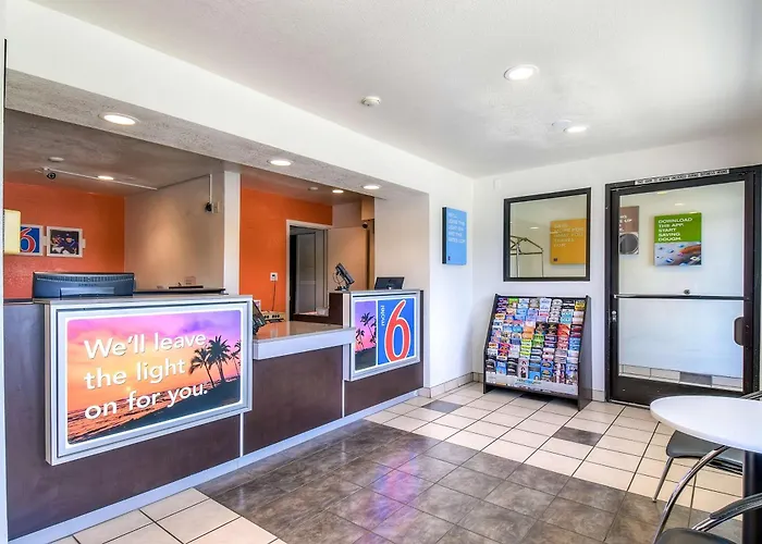 Motel 6-Corona, Ca