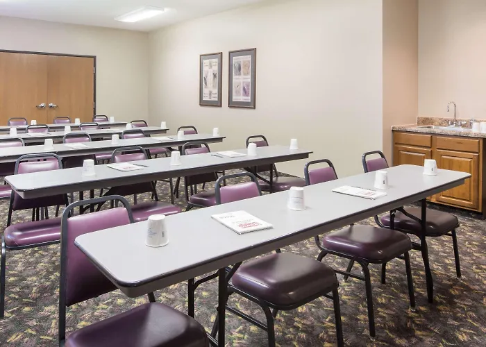 Super 8 By Wyndham Iola Ks