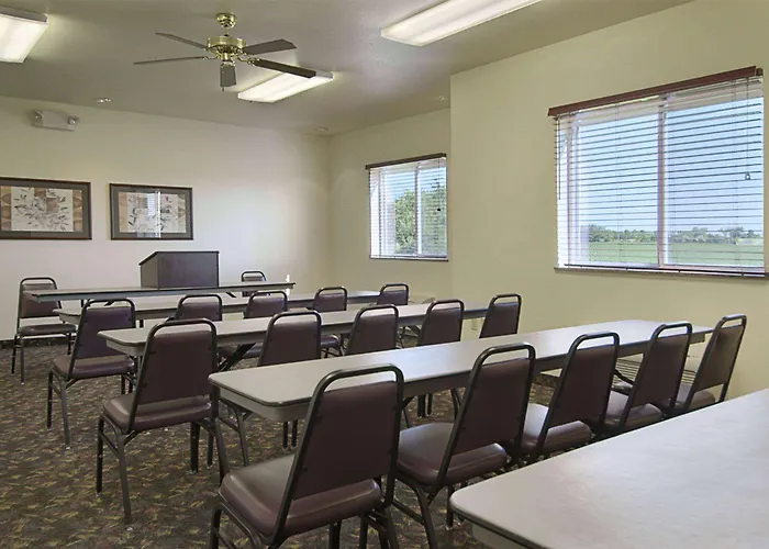 Super 8 By Wyndham Iola Ks