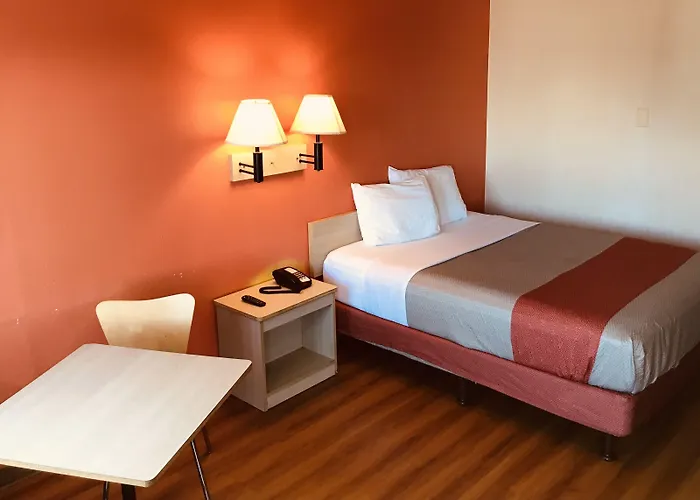 Travelodge By Wyndham Madison Heights Mi