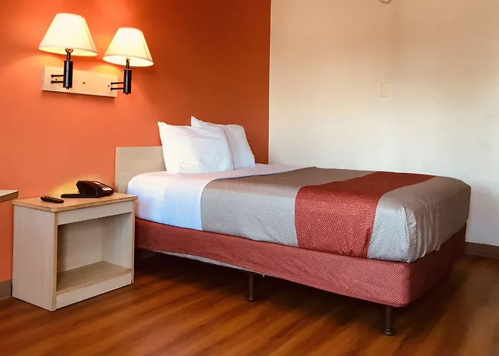 Travelodge By Wyndham Madison Heights Mi