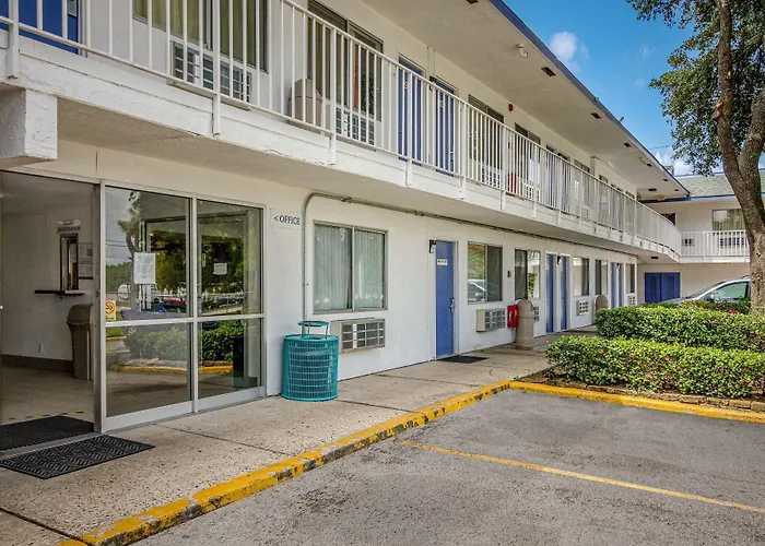 Motel 6-Conroe, Tx