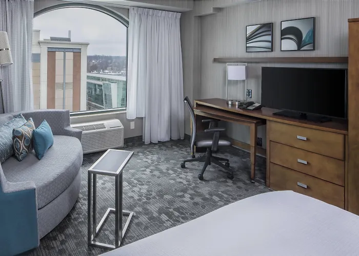 Courtyard By Marriott Stamford Downtown