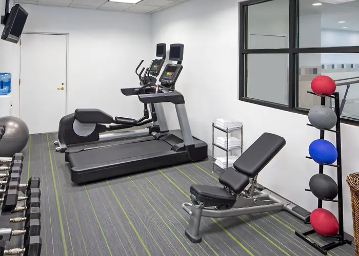 Courtyard By Marriott Stamford Downtown