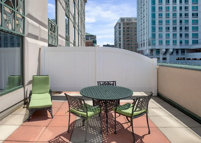 Courtyard By Marriott Stamford Downtown