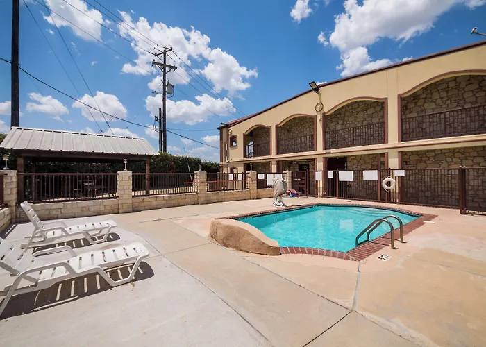 Americas Best Value Inn Buda