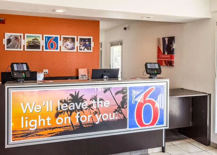 Motel 6 Bakersfield, CA - Convention Center