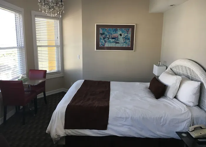 Glenmore Plaza Hotel