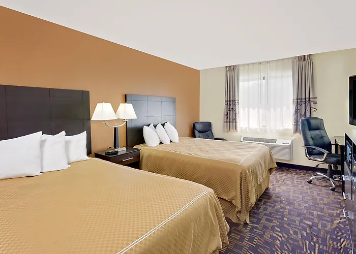 Super 8 By Wyndham Decorah