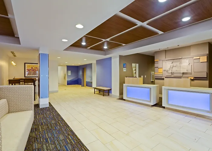 Holiday Inn Express & Suites Tavares By Ihg