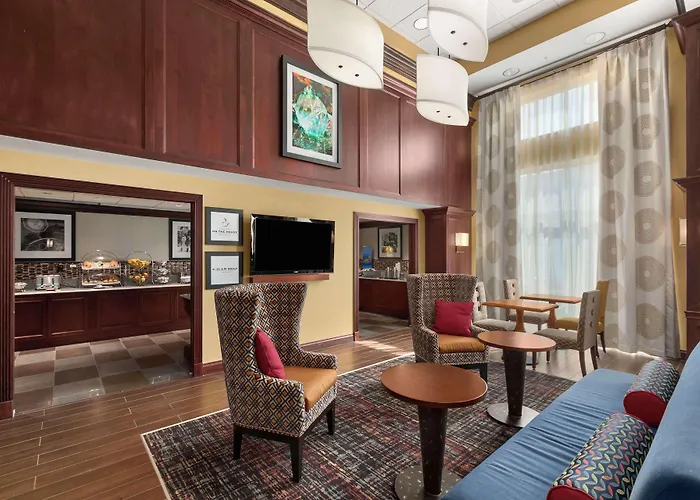 Hampton Inn & Suites Cleveland-Beachwood