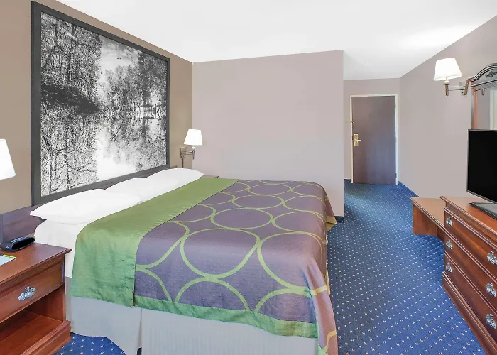 Super 8 By Wyndham Lowell/Bentonville/Rogers Area