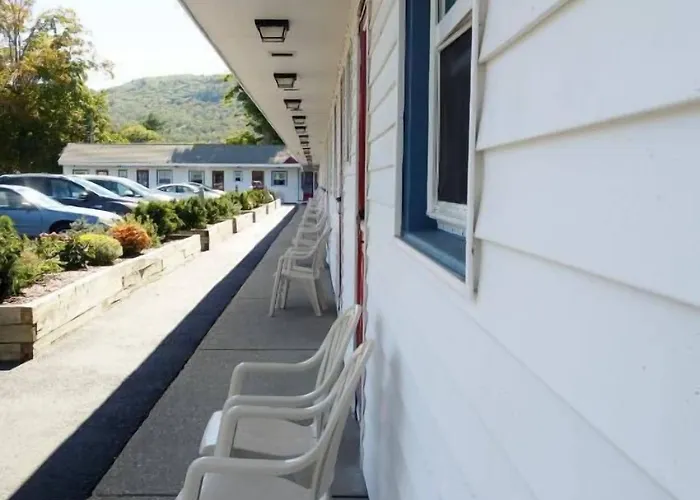 Monument Mountain Motel