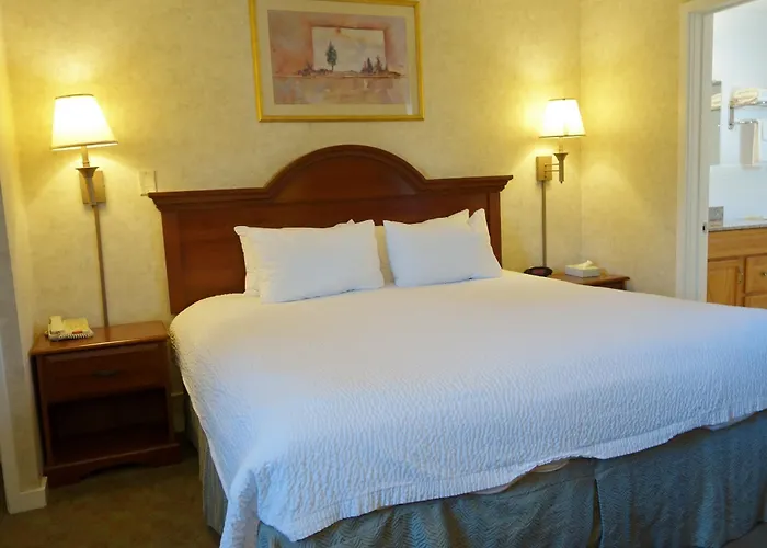 Monument Mountain Motel