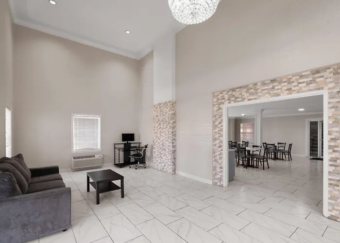 Super 8 By Wyndham Covington