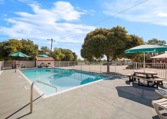 Super 8 By Wyndham Fredericksburg