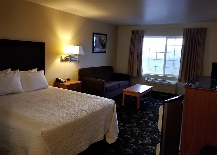 Grand View Inn & Suites