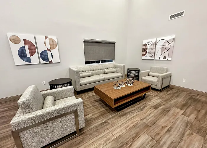 Estherville Hotel & Suites