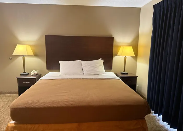 Clinton Inn & Suites