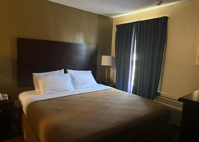 Clinton Inn & Suites