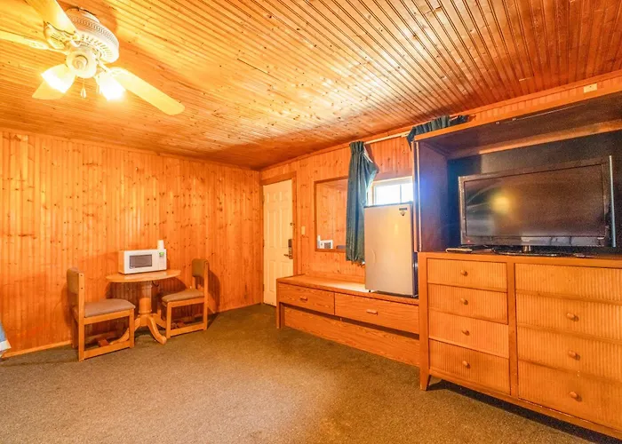 Green Acre Motel By Oyo Near Rush County Airport