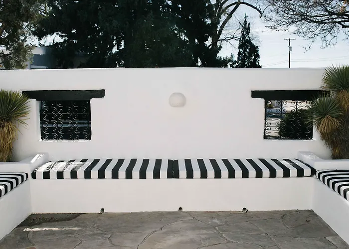 El Rey Court