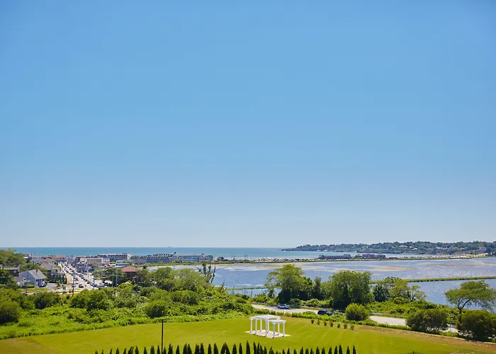 Wyndham Newport Hotel