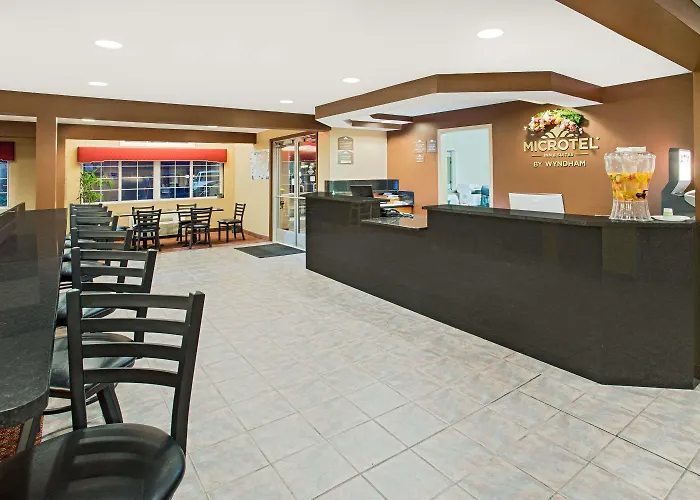 Microtel Inn & Suites By Wyndham Holland