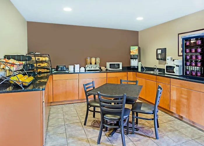 Microtel Inn & Suites By Wyndham Holland