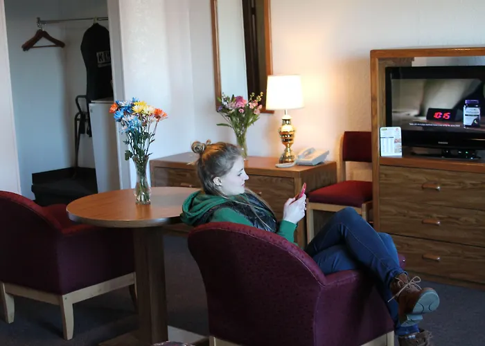 Budget Host Crestview Inn