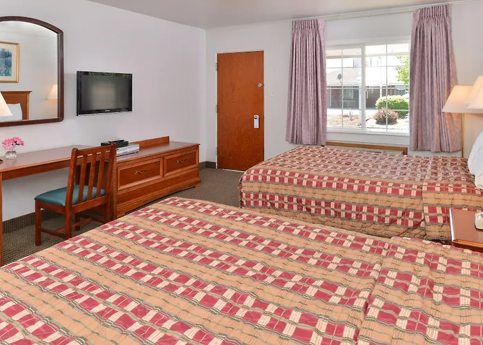 Majestic Inn & Suites