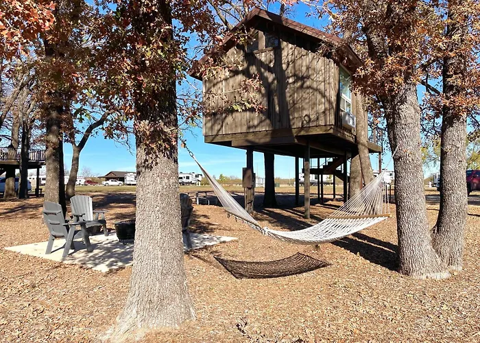 The Robin Treehouse 15 Min To Magnolia Baylor