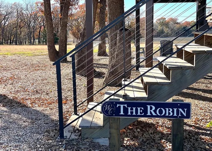 The Robin Treehouse 15 Min To Magnolia Baylor