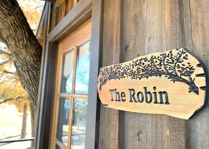 The Robin Treehouse 15 Min To Magnolia Baylor