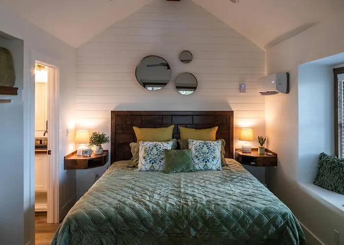 Meadowlark Treehouse 15 Min To Magnoliabaylor