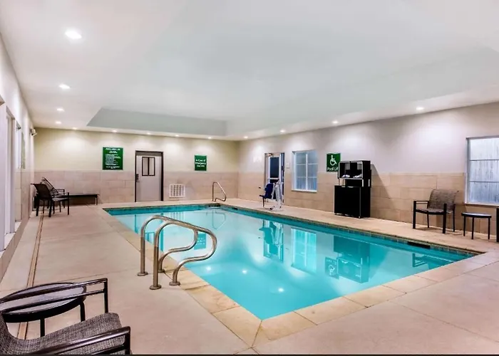 La Quinta Inn & Suites