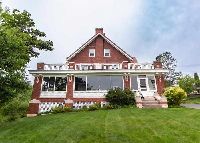Historic Gg Barnum Mansion By Heirloom Boutique Collection