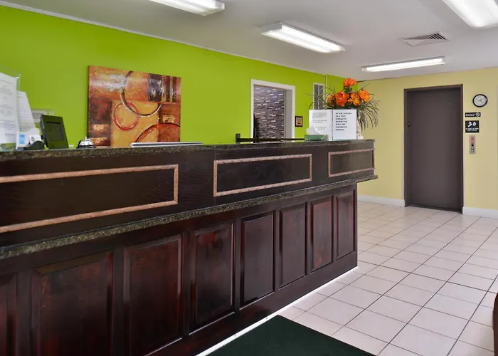 Douglas Inn & Suites