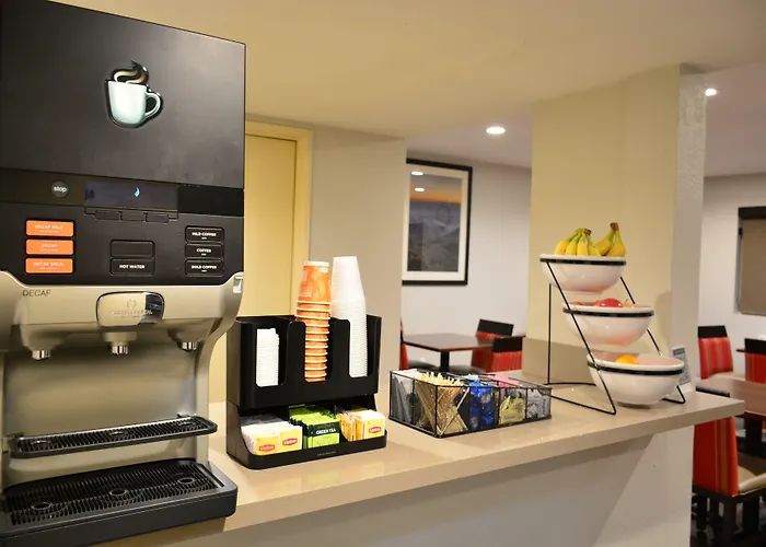 Comfort Inn & Suites Moreno Valley Near March Air Reserve Base