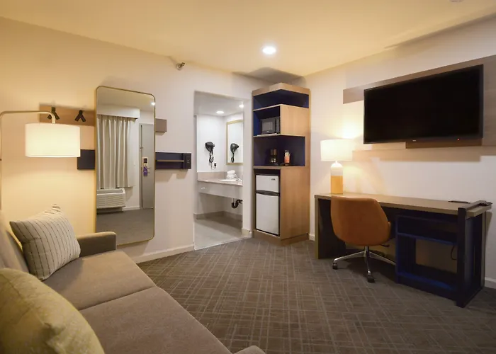 Comfort Inn & Suites Moreno Valley Near March Air Reserve Base