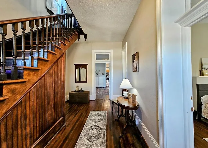 Brickhaven: Bristol'S Landmark 1880S Brick Home