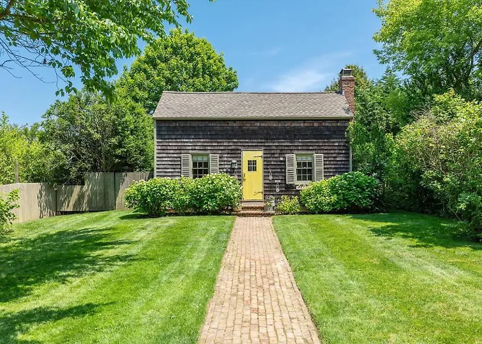 1800 Historical East Hampton Home, 1 Mile To Town!