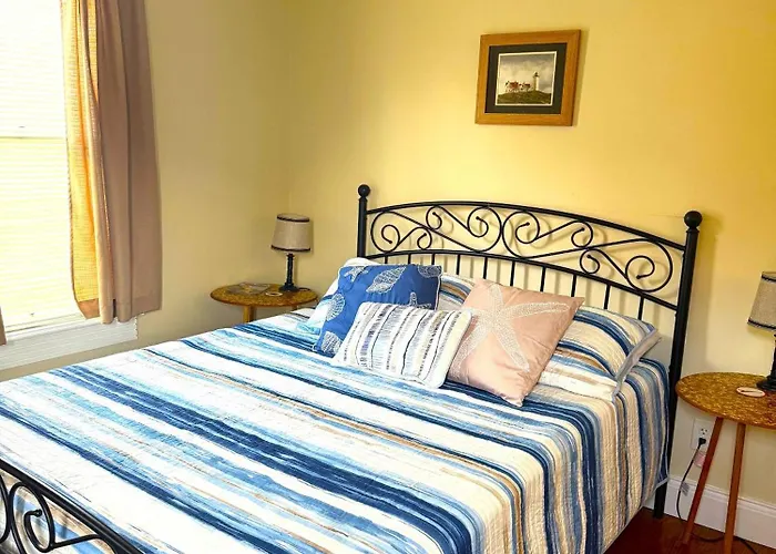 The Riverstone Getaway In Historical Madison, In